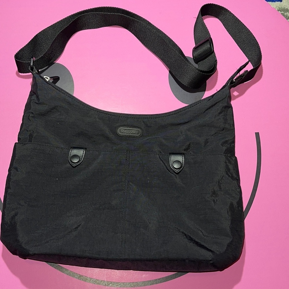 Baggallini Large Crossbody Bag Lightweight Travel water-resistant black